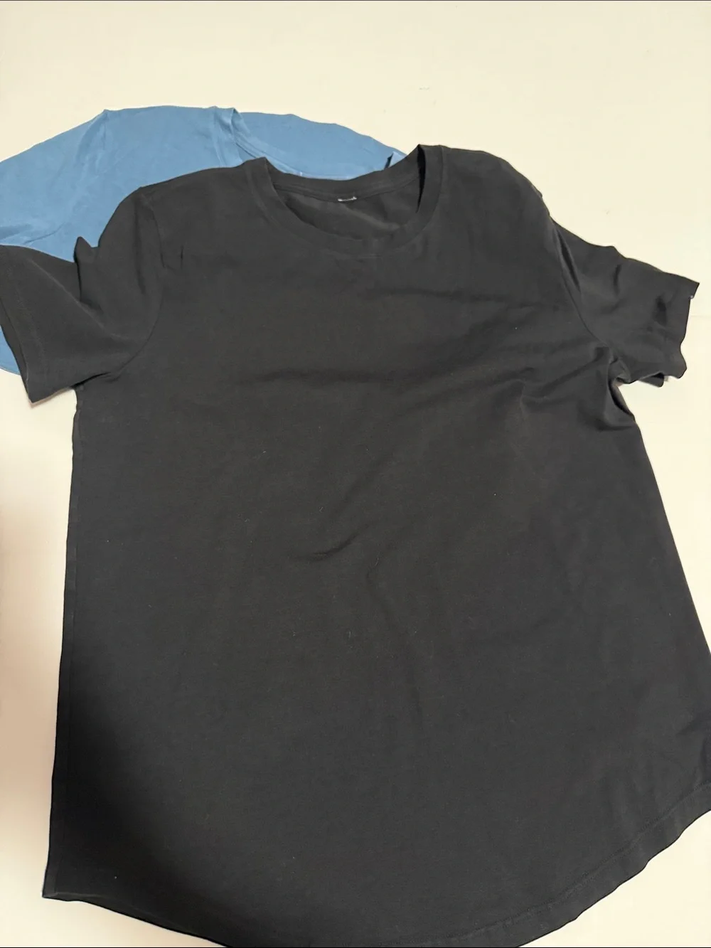 Lululemon t shirt lot 4 size 6
